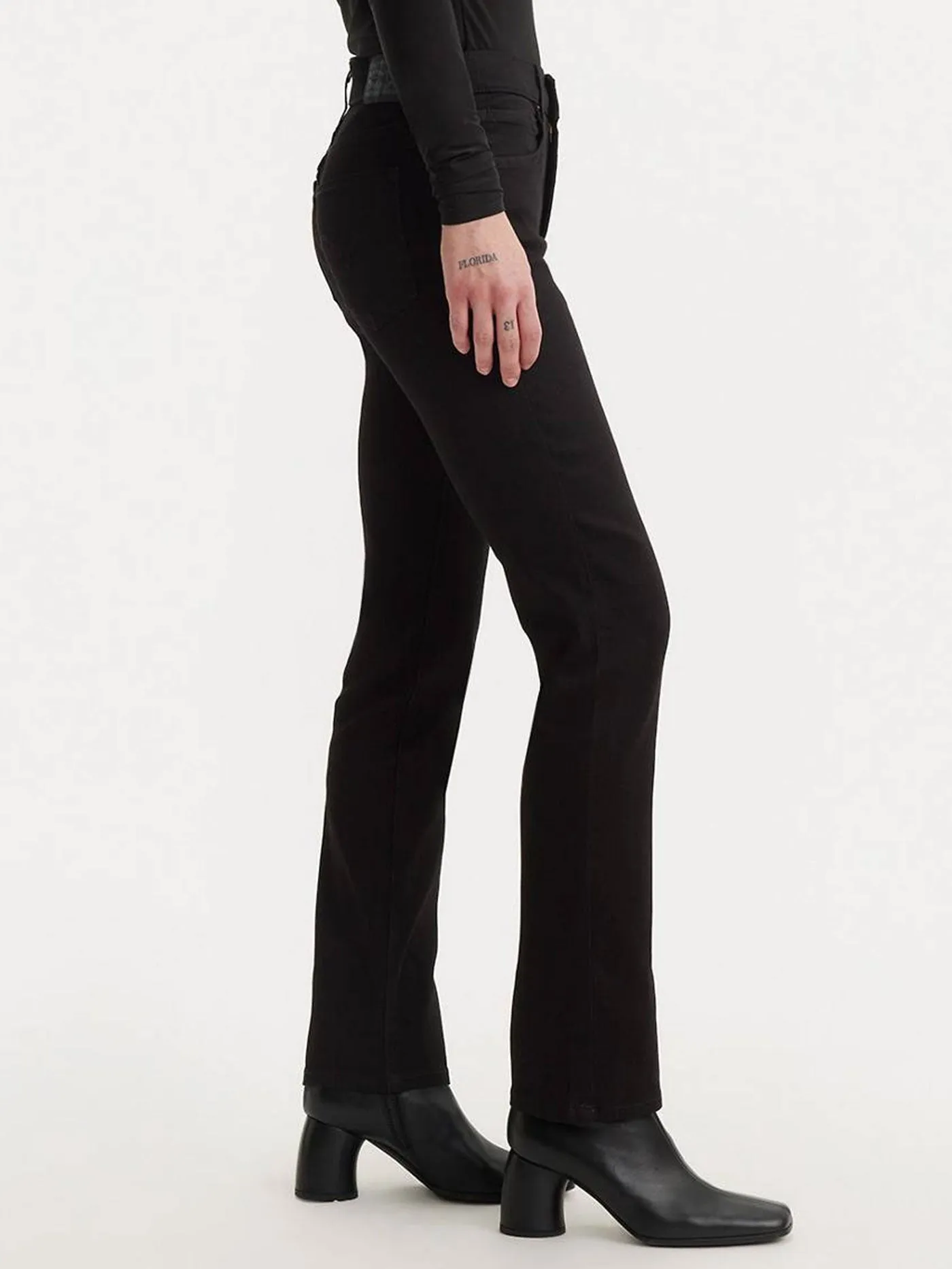 724 High Rise Straight Soft Black Jeans