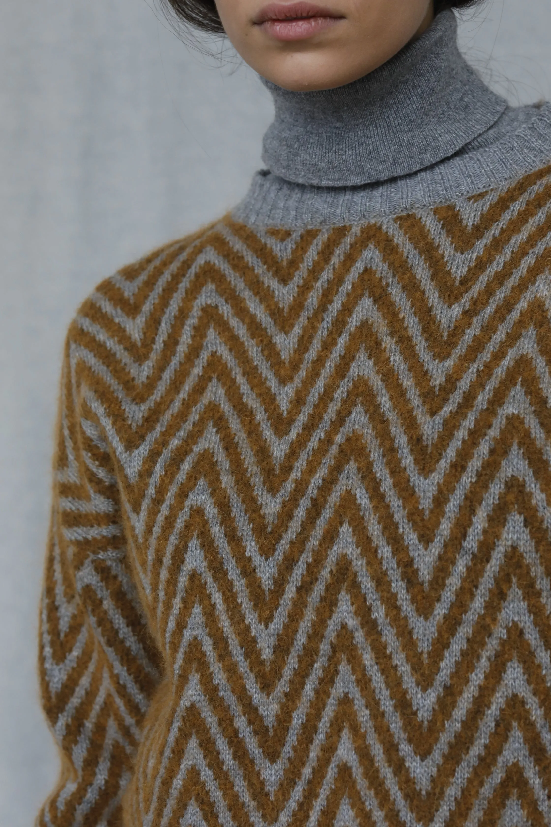 Paola -Crewneck with herringbone weave in wool blend