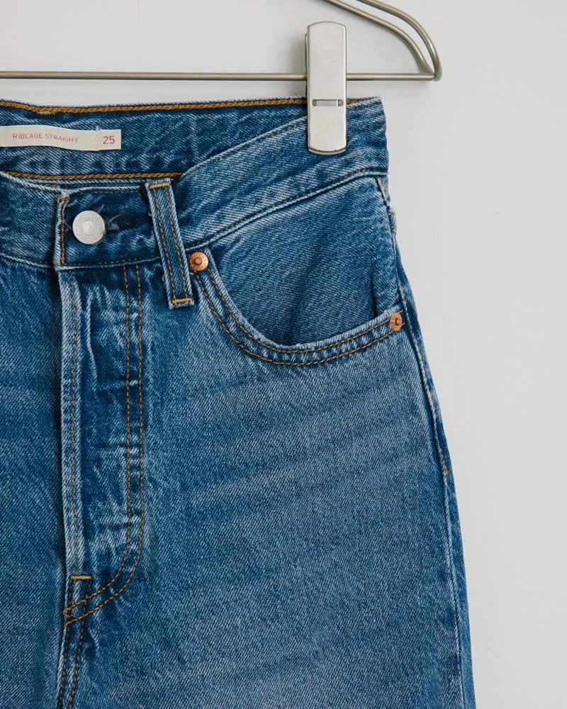 Ribcage Straight Ankle in Middle Road Indigo