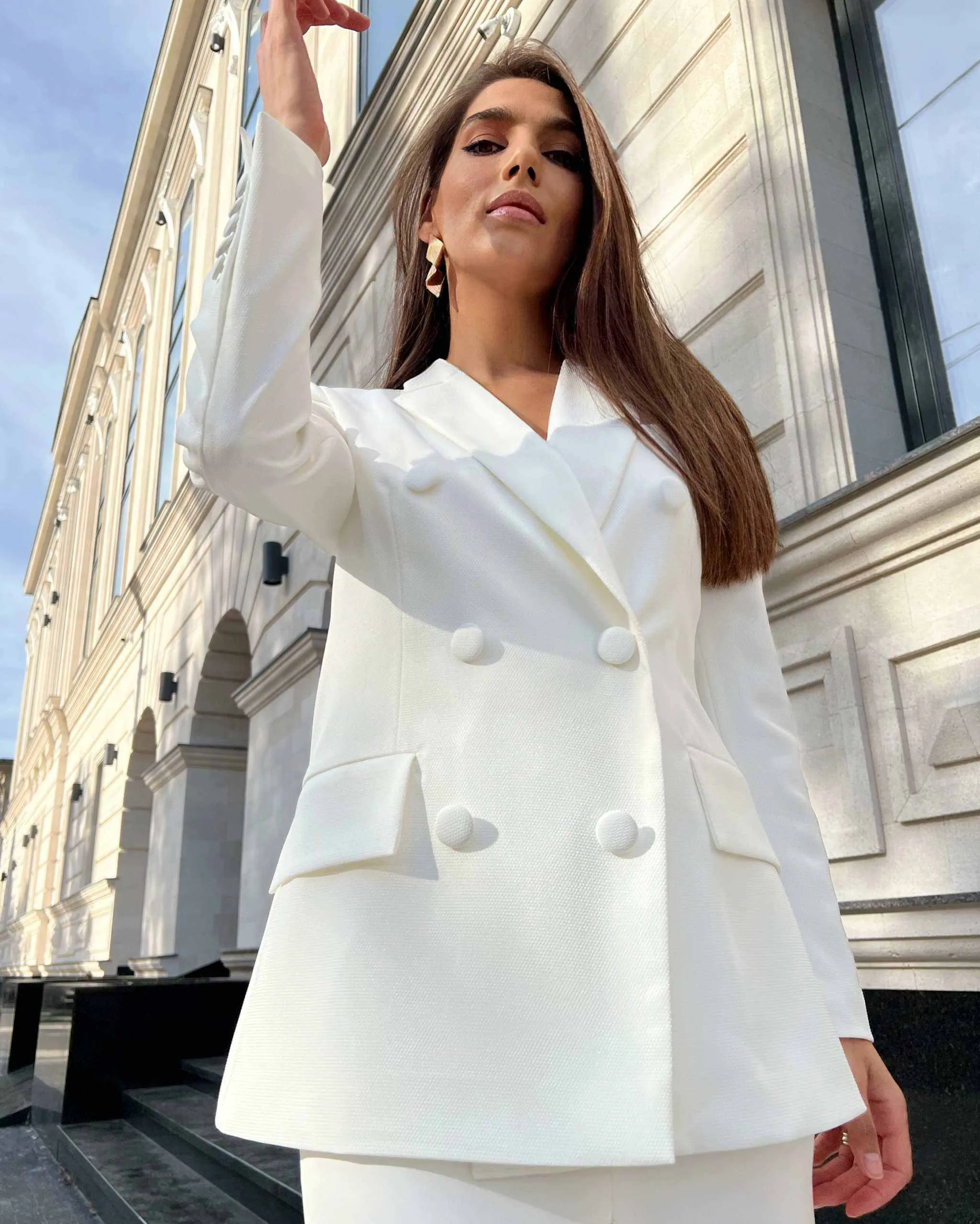 Sacou alb de costum elegant  cu două rânduri de nasturi