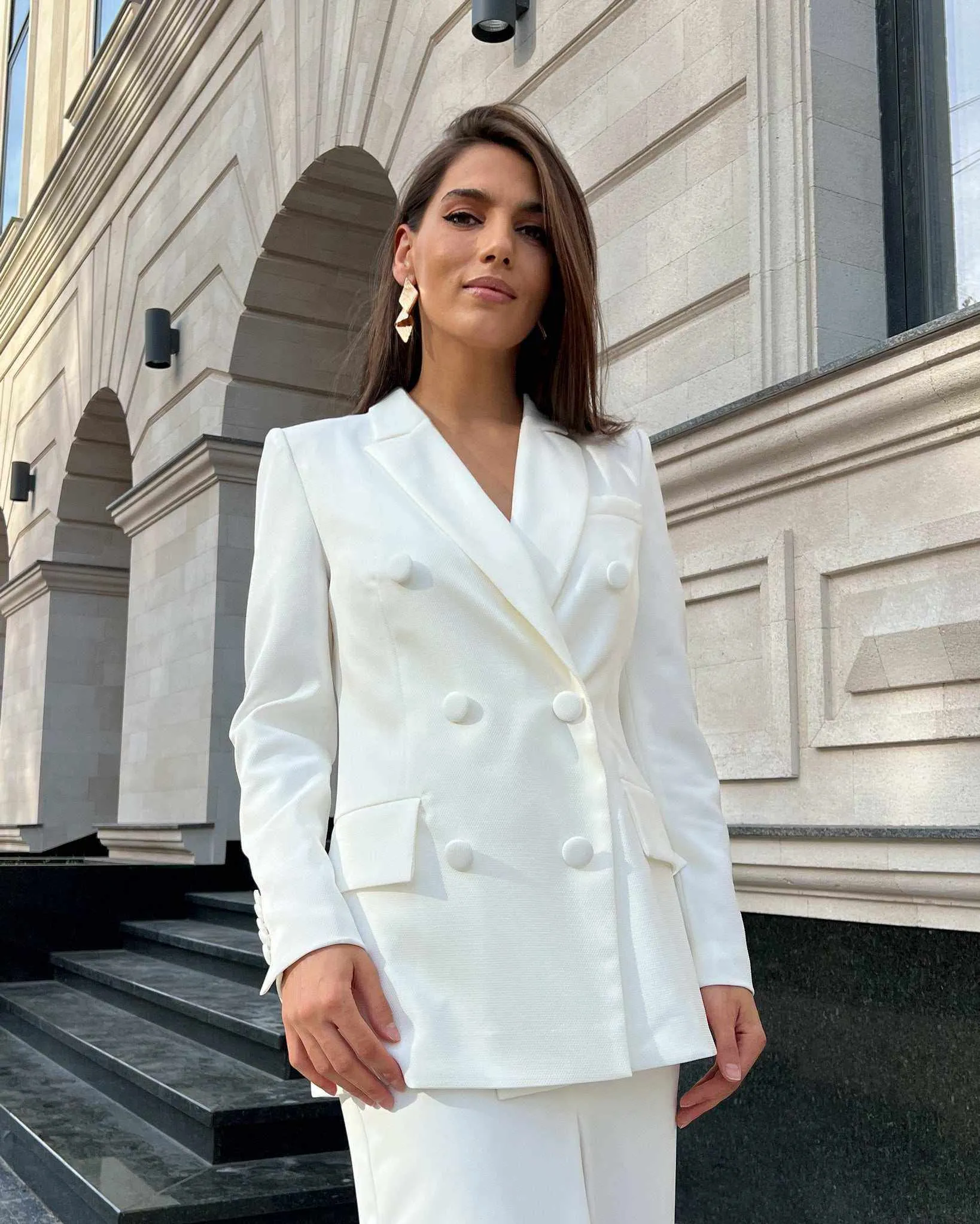 Sacou alb de costum elegant  cu două rânduri de nasturi