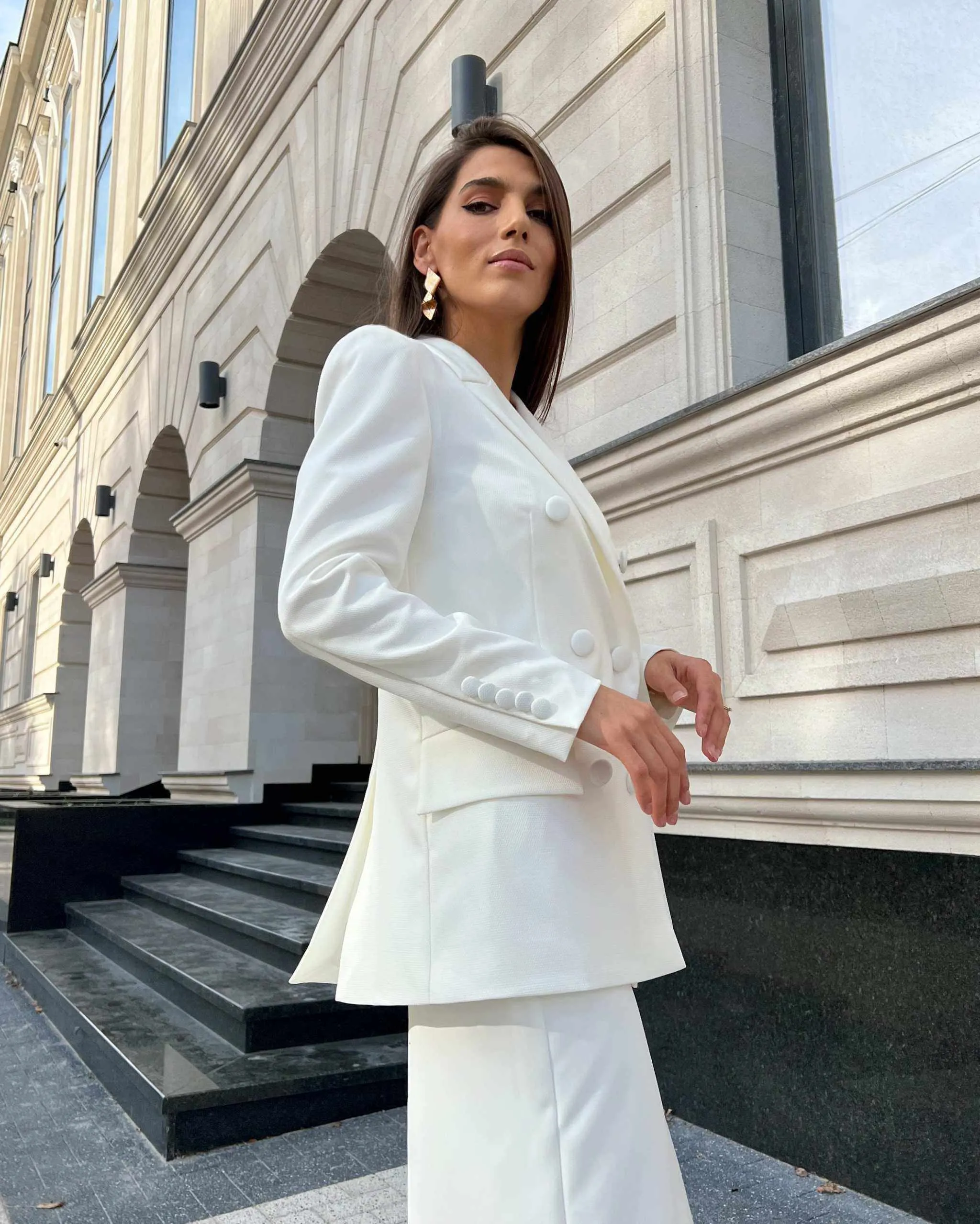 Sacou alb de costum elegant  cu două rânduri de nasturi