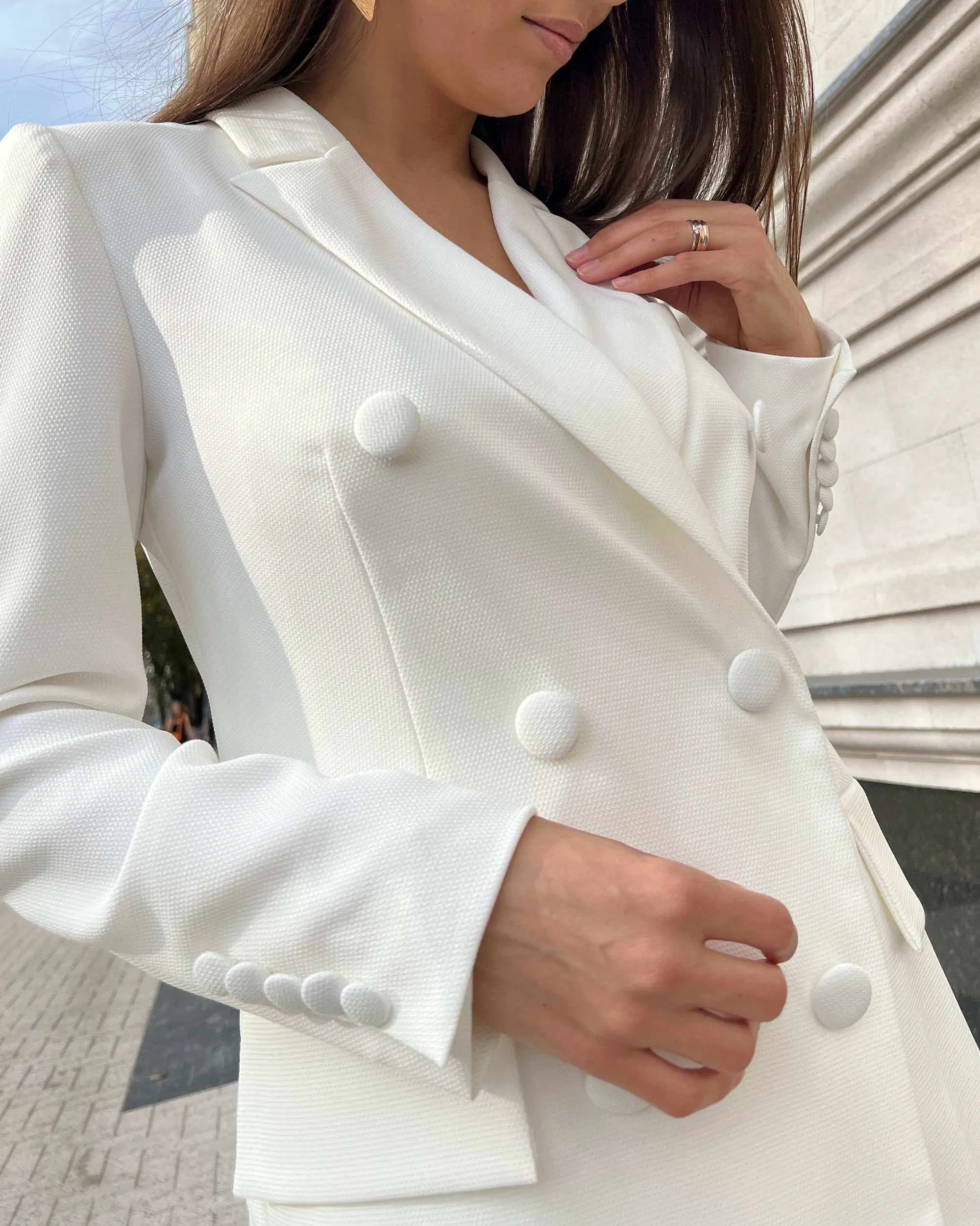 Sacou alb de costum elegant  cu două rânduri de nasturi
